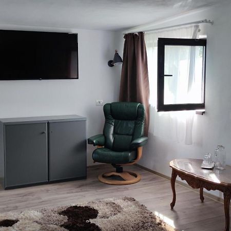 Conacul Caterinei Hotell Polovragi Eksteriør bilde