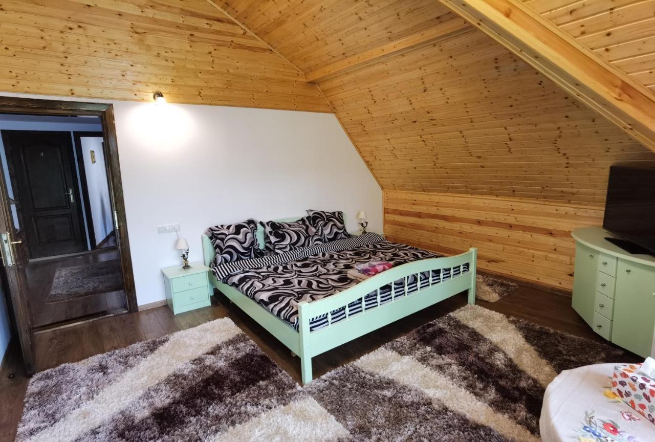 Conacul Caterinei Hotell Polovragi Eksteriør bilde