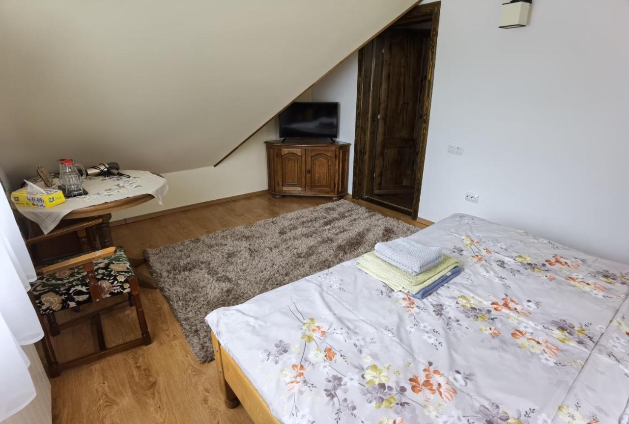 Conacul Caterinei Hotell Polovragi Eksteriør bilde