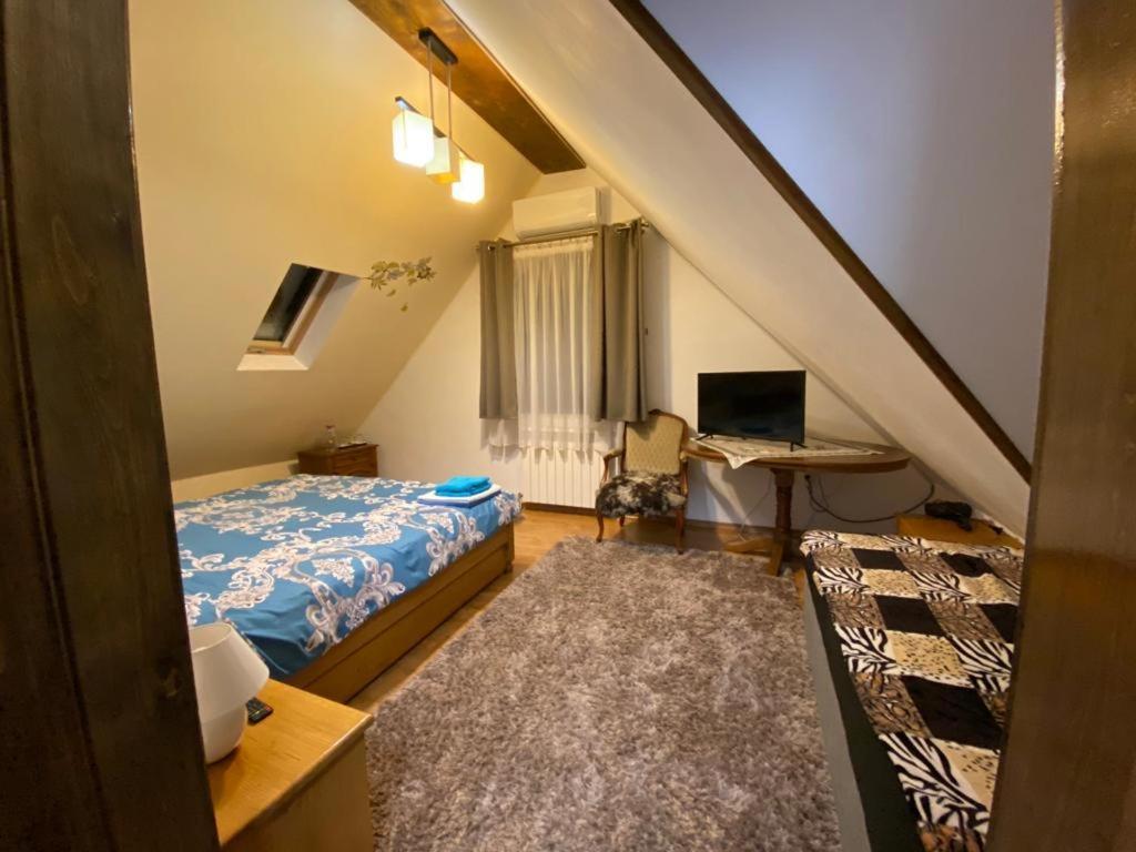 Conacul Caterinei Hotell Polovragi Eksteriør bilde